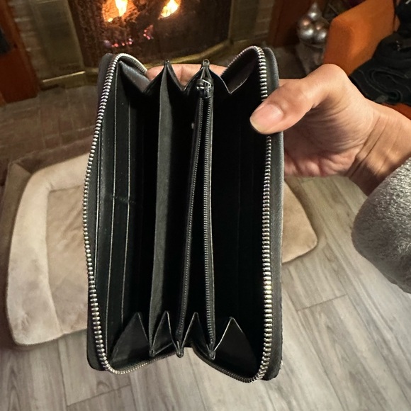 Authentic!!! Gucci Black and Red Wallet - Picture 4 of 9